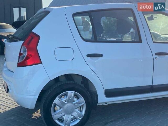 Белый Дачия Сандеро, объемом двигателя 1.2 л и пробегом 133 тыс. км за 4990 $, фото 6 на Automoto.ua