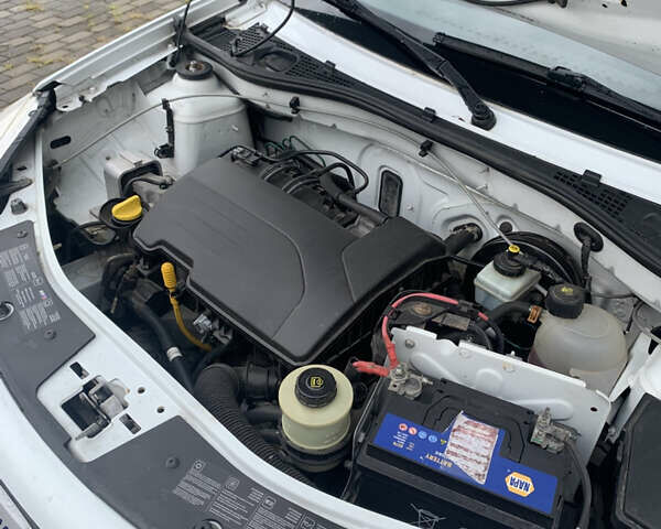 Белый Дачия Сандеро, объемом двигателя 1.15 л и пробегом 147 тыс. км за 5000 $, фото 5 на Automoto.ua