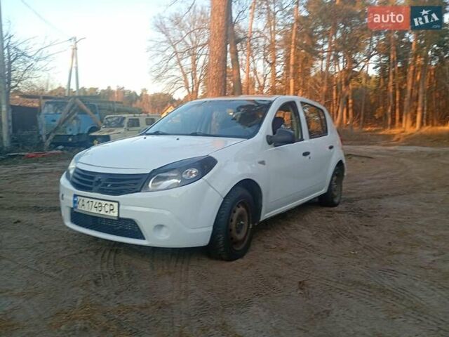 Білий Дачія Sandero, об'ємом двигуна 1.15 л та пробігом 275 тис. км за 3350 $, фото 4 на Automoto.ua