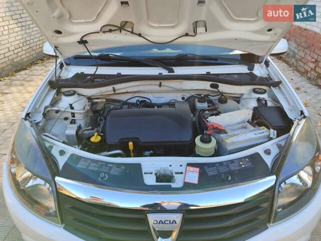 Белый Дачия Сандеро, объемом двигателя 1.15 л и пробегом 138 тыс. км за 5200 $, фото 2 на Automoto.ua