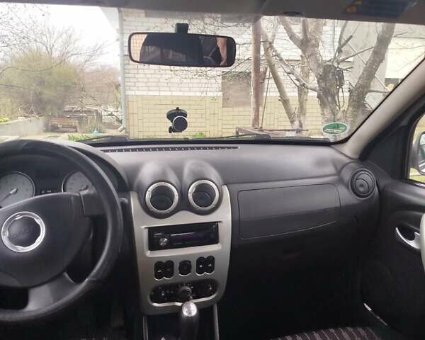 Білий Дачія Sandero, об'ємом двигуна 1.15 л та пробігом 210 тис. км за 4500 $, фото 1 на Automoto.ua