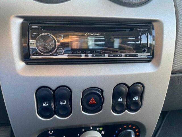 Белый Дачия Сандеро, объемом двигателя 1.2 л и пробегом 133 тыс. км за 4940 $, фото 7 на Automoto.ua