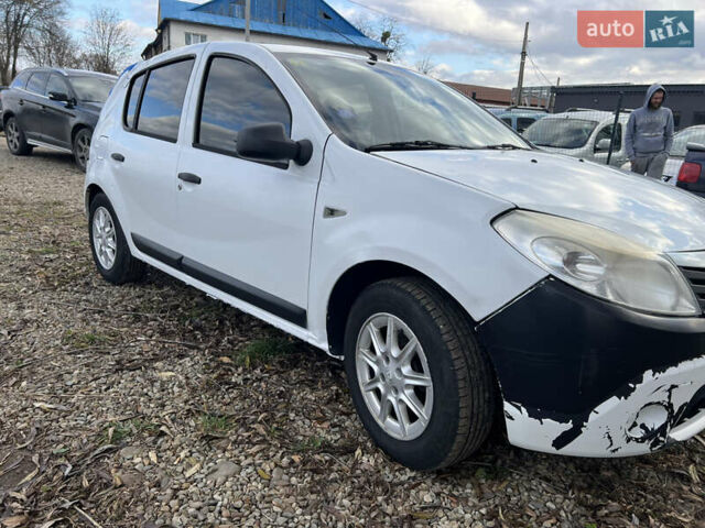 Білий Дачія Sandero, об'ємом двигуна 1.39 л та пробігом 450 тис. км за 1299 $, фото 4 на Automoto.ua