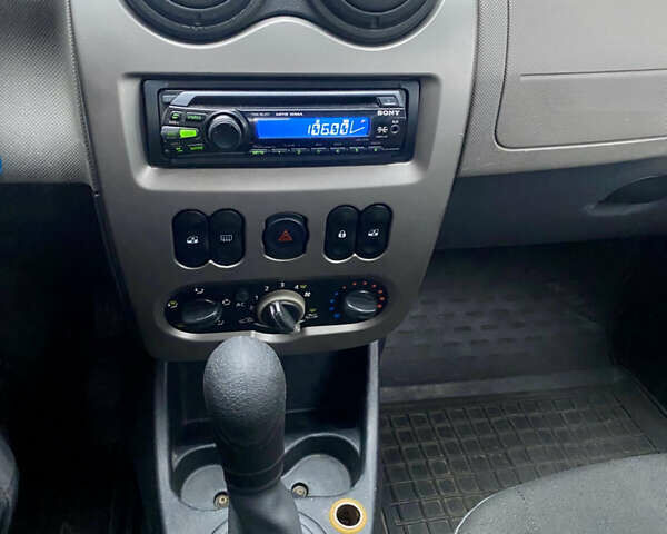 Білий Дачія Sandero, об'ємом двигуна 1.15 л та пробігом 186 тис. км за 3250 $, фото 17 на Automoto.ua