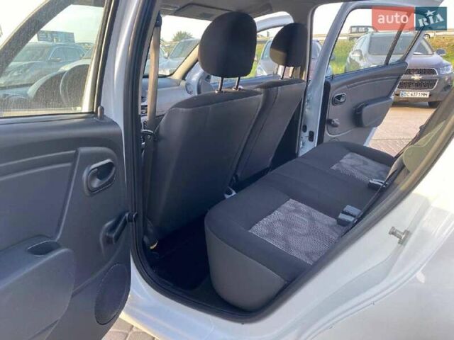 Белый Дачия Сандеро, объемом двигателя 1.2 л и пробегом 133 тыс. км за 4990 $, фото 14 на Automoto.ua