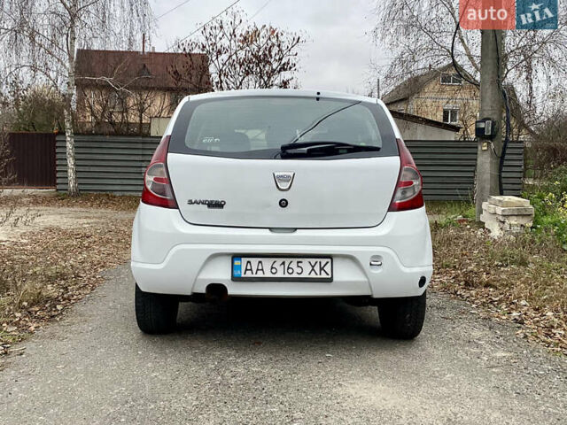 Білий Дачія Sandero, об'ємом двигуна 1.15 л та пробігом 186 тис. км за 3250 $, фото 4 на Automoto.ua