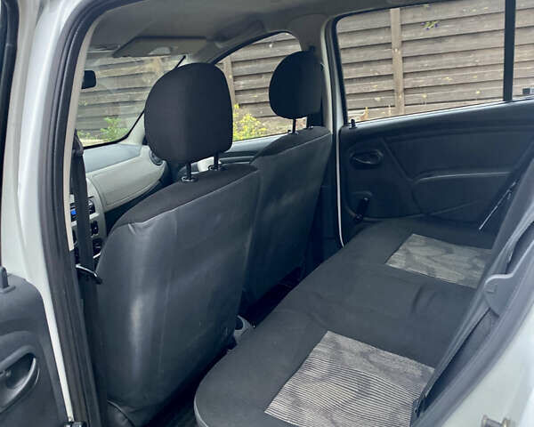 Білий Дачія Sandero, об'ємом двигуна 1.15 л та пробігом 186 тис. км за 3250 $, фото 10 на Automoto.ua