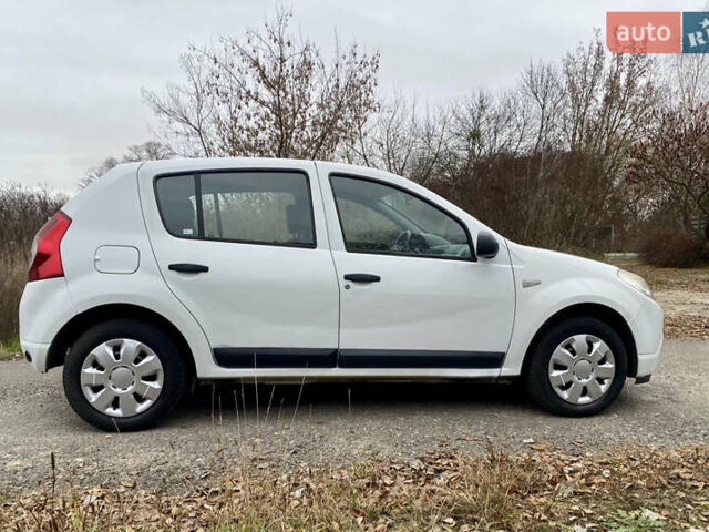 Білий Дачія Sandero, об'ємом двигуна 1.15 л та пробігом 186 тис. км за 3250 $, фото 6 на Automoto.ua