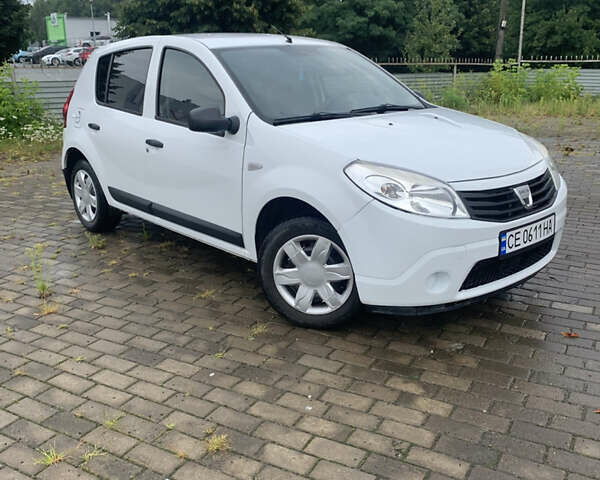 Белый Дачия Сандеро, объемом двигателя 1.15 л и пробегом 147 тыс. км за 5000 $, фото 2 на Automoto.ua