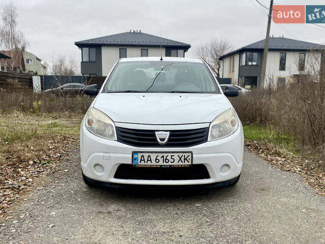 Білий Дачія Sandero, об'ємом двигуна 1.15 л та пробігом 186 тис. км за 3250 $, фото 1 на Automoto.ua
