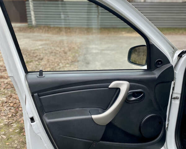 Білий Дачія Sandero, об'ємом двигуна 1.15 л та пробігом 186 тис. км за 3250 $, фото 9 на Automoto.ua