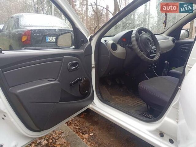 Білий Дачія Sandero, об'ємом двигуна 1.15 л та пробігом 275 тис. км за 3350 $, фото 8 на Automoto.ua