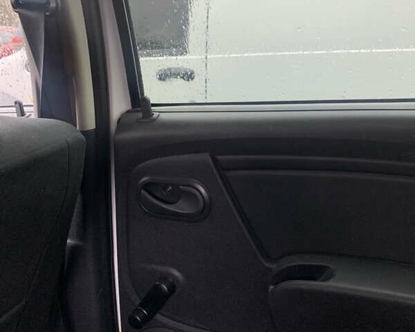 Білий Дачія Sandero, об'ємом двигуна 1.15 л та пробігом 147 тис. км за 4500 $, фото 2 на Automoto.ua