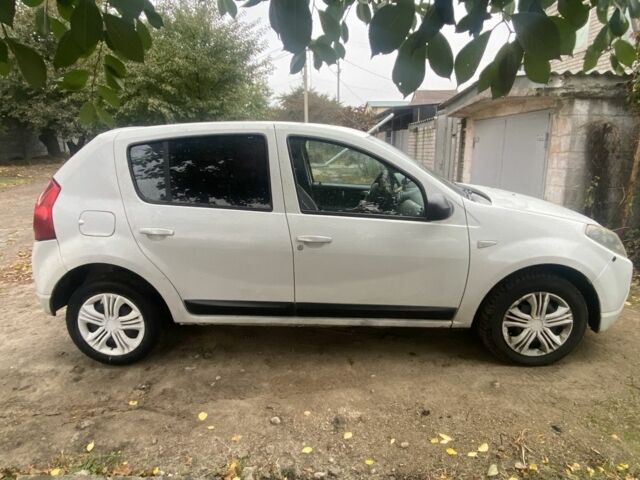 Білий Дачія Sandero, об'ємом двигуна 1.4 л та пробігом 220 тис. км за 3600 $, фото 2 на Automoto.ua