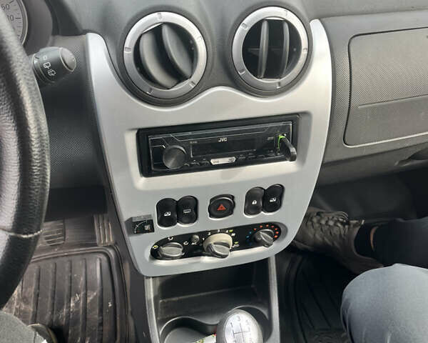 Білий Дачія Sandero, об'ємом двигуна 1.15 л та пробігом 230 тис. км за 3700 $, фото 13 на Automoto.ua