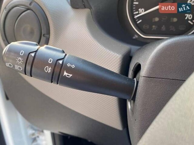 Белый Дачия Сандеро, объемом двигателя 1.2 л и пробегом 133 тыс. км за 4990 $, фото 18 на Automoto.ua