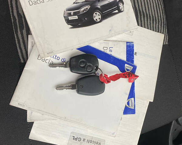 Белый Дачия Сандеро, объемом двигателя 1.39 л и пробегом 191 тыс. км за 5200 $, фото 17 на Automoto.ua