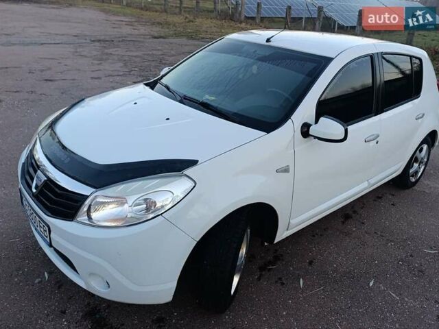 Белый Дачия Сандеро, объемом двигателя 1.2 л и пробегом 233 тыс. км за 4300 $, фото 2 на Automoto.ua