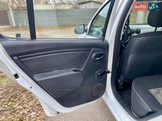 Білий Дачія Sandero, об'ємом двигуна 1.15 л та пробігом 186 тис. км за 3250 $, фото 11 на Automoto.ua