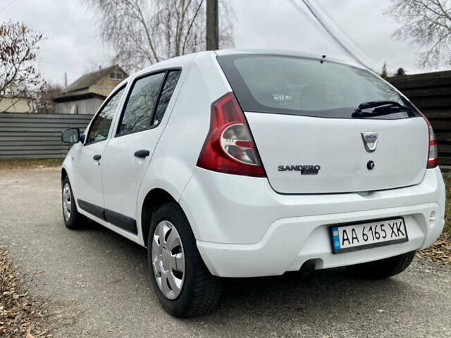 Білий Дачія Sandero, об'ємом двигуна 1.15 л та пробігом 186 тис. км за 3250 $, фото 3 на Automoto.ua