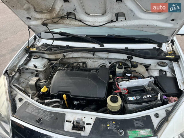 Білий Дачія Sandero, об'ємом двигуна 1.15 л та пробігом 230 тис. км за 3700 $, фото 18 на Automoto.ua