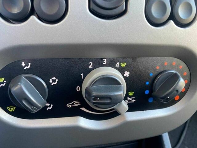 Белый Дачия Сандеро, объемом двигателя 1.2 л и пробегом 133 тыс. км за 4940 $, фото 9 на Automoto.ua