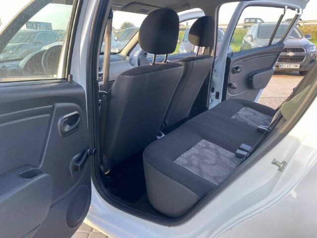 Белый Дачия Сандеро, объемом двигателя 1.2 л и пробегом 133 тыс. км за 4990 $, фото 14 на Automoto.ua