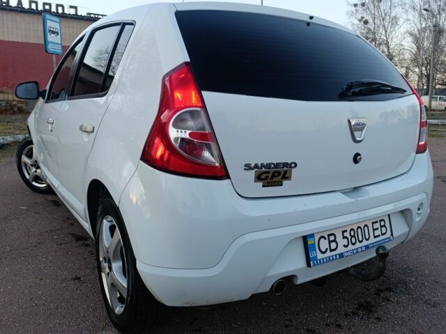 Белый Дачия Сандеро, объемом двигателя 1.1 л и пробегом 230 тыс. км за 4300 $, фото 2 на Automoto.ua