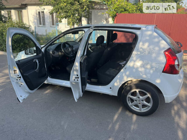 Білий Дачія Sandero, об'ємом двигуна 1.2 л та пробігом 170 тис. км за 4400 $, фото 19 на Automoto.ua