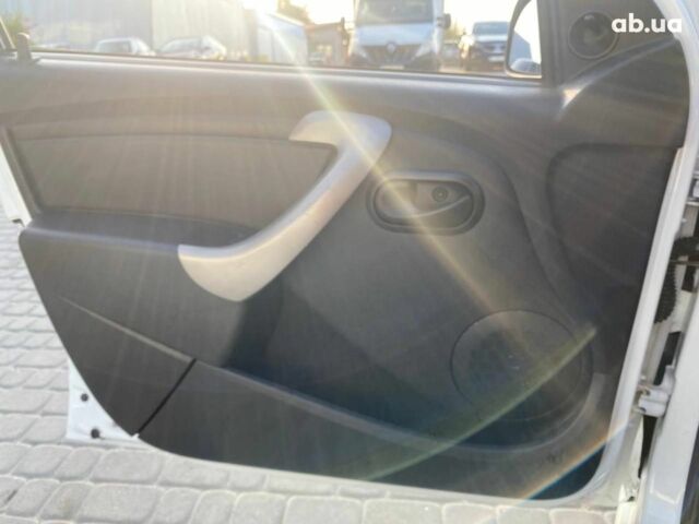 Белый Дачия Сандеро, объемом двигателя 1.2 л и пробегом 133 тыс. км за 4990 $, фото 20 на Automoto.ua