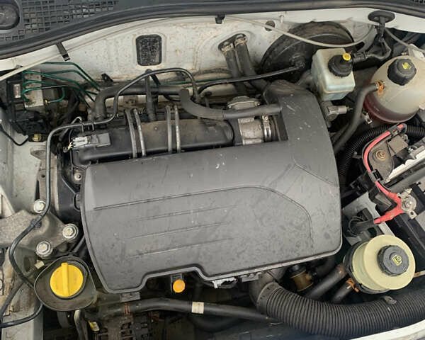 Білий Дачія Sandero, об'ємом двигуна 1.15 л та пробігом 147 тис. км за 4500 $, фото 4 на Automoto.ua