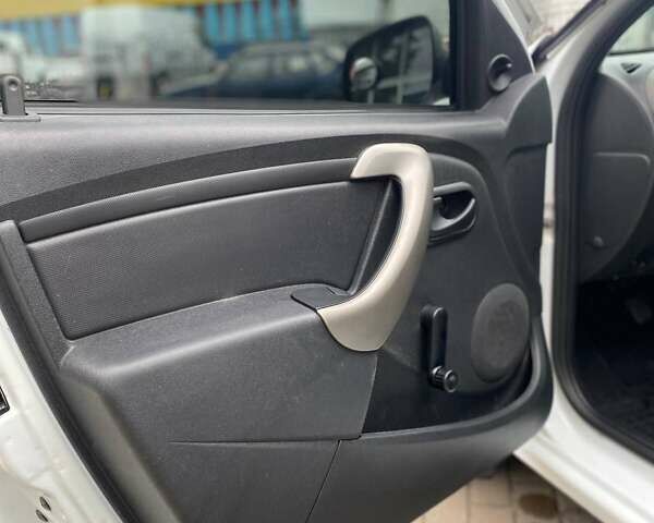 Білий Дачія Sandero, об'ємом двигуна 1.4 л та пробігом 255 тис. км за 4200 $, фото 19 на Automoto.ua