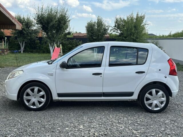 Білий Дачія Sandero, об'ємом двигуна 1.4 л та пробігом 206 тис. км за 3999 $, фото 1 на Automoto.ua