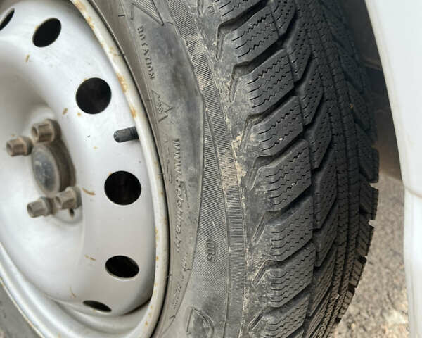 Білий Дачія Sandero, об'ємом двигуна 1.15 л та пробігом 230 тис. км за 3700 $, фото 17 на Automoto.ua