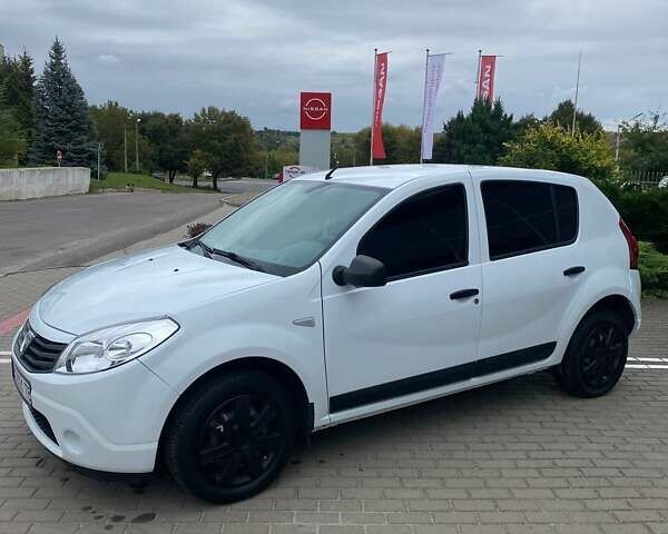 Білий Дачія Sandero, об'ємом двигуна 1.4 л та пробігом 255 тис. км за 4200 $, фото 8 на Automoto.ua