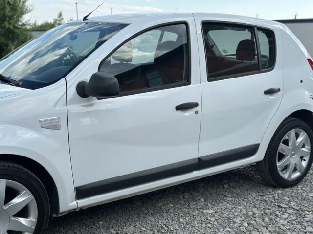 Білий Дачія Sandero, об'ємом двигуна 1.4 л та пробігом 206 тис. км за 3999 $, фото 10 на Automoto.ua