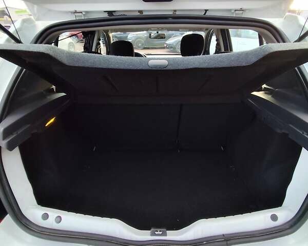 Білий Дачія Sandero, об'ємом двигуна 1.6 л та пробігом 147 тис. км за 5900 $, фото 22 на Automoto.ua