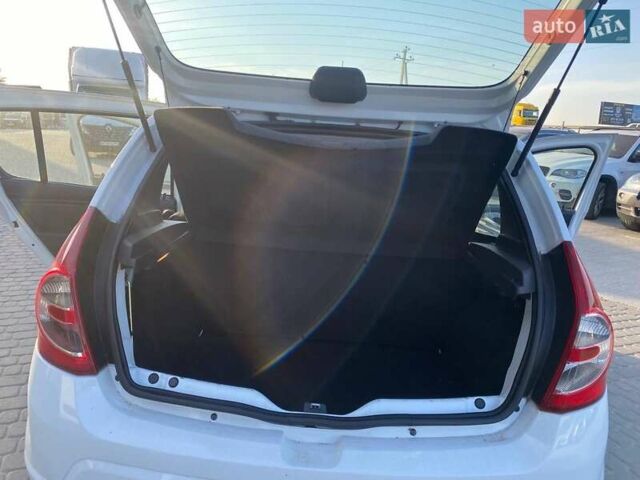 Белый Дачия Сандеро, объемом двигателя 1.2 л и пробегом 133 тыс. км за 4990 $, фото 24 на Automoto.ua