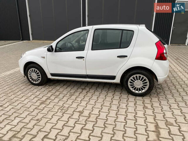 Белый Дачия Сандеро, объемом двигателя 1.39 л и пробегом 191 тыс. км за 5200 $, фото 2 на Automoto.ua