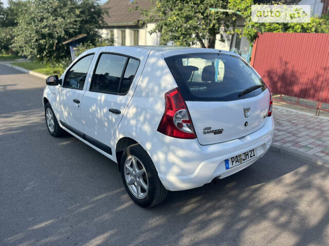 Білий Дачія Sandero, об'ємом двигуна 1.2 л та пробігом 170 тис. км за 4400 $, фото 14 на Automoto.ua