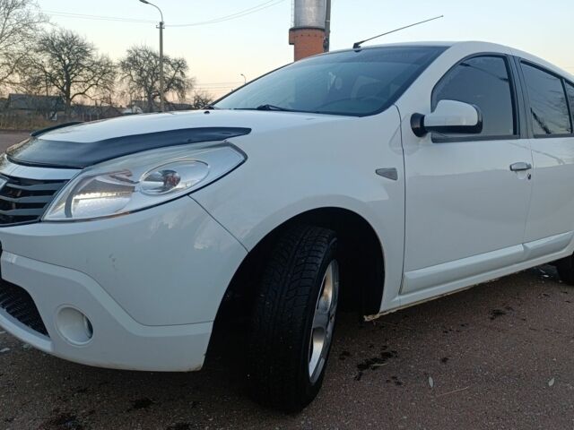 Белый Дачия Сандеро, объемом двигателя 1.1 л и пробегом 230 тыс. км за 4300 $, фото 5 на Automoto.ua