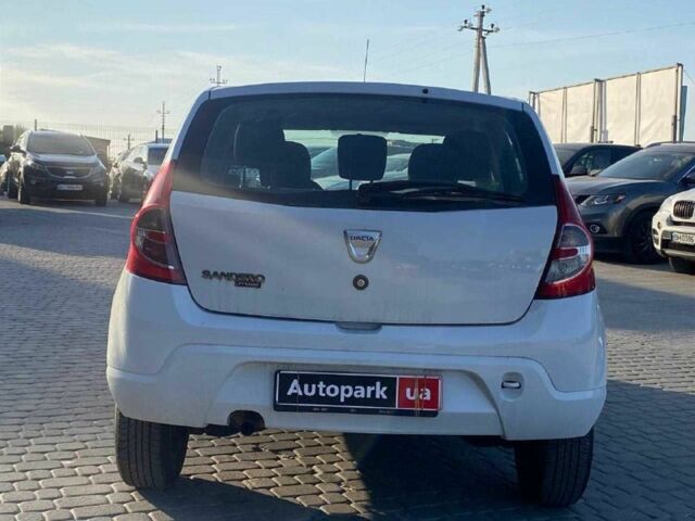 Белый Дачия Сандеро, объемом двигателя 1.2 л и пробегом 133 тыс. км за 4940 $, фото 3 на Automoto.ua