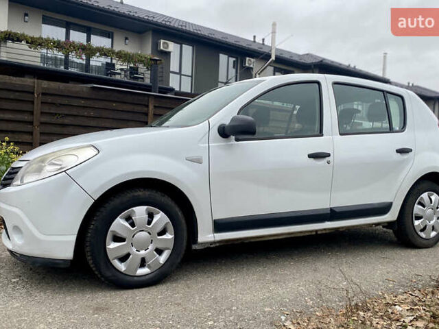 Білий Дачія Sandero, об'ємом двигуна 1.15 л та пробігом 186 тис. км за 3250 $, фото 2 на Automoto.ua