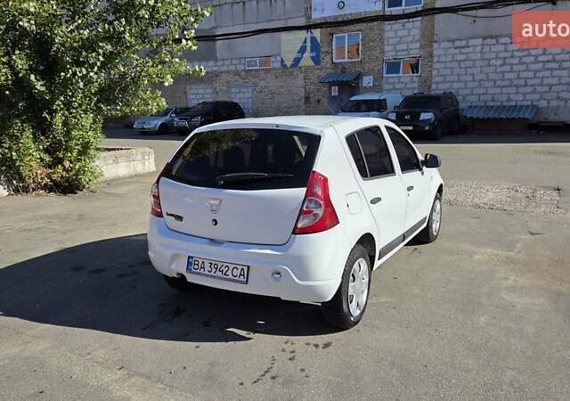 Дачия Сандеро 2010 в Киеве на Automoto.ua Белый Дачия Сандеро, объемом двигателя 1.4 л и пробегом 149 тыс. км за 4700 $, фото 5 на Automoto.ua