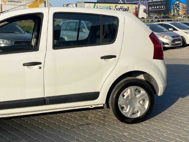 Белый Дачия Сандеро, объемом двигателя 1.2 л и пробегом 133 тыс. км за 4940 $, фото 2 на Automoto.ua