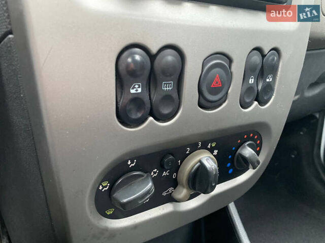 Белый Дачия Сандеро, объемом двигателя 1.39 л и пробегом 191 тыс. км за 5200 $, фото 13 на Automoto.ua