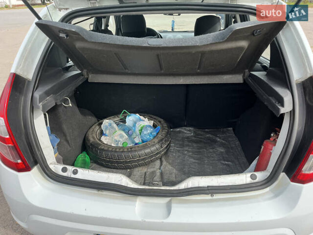 Білий Дачія Sandero, об'ємом двигуна 1.15 л та пробігом 230 тис. км за 3700 $, фото 6 на Automoto.ua
