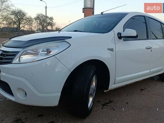 Белый Дачия Сандеро, объемом двигателя 1.2 л и пробегом 233 тыс. км за 4300 $, фото 2 на Automoto.ua