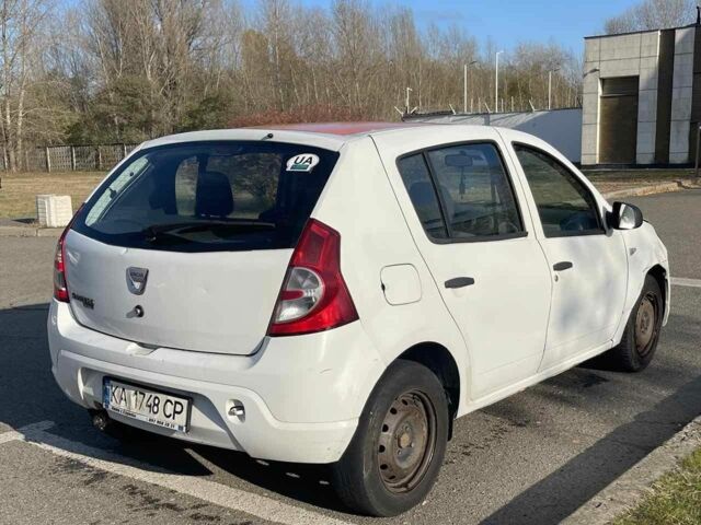 Белый Дачия Сандеро, объемом двигателя 1.1 л и пробегом 200 тыс. км за 1700 $, фото 2 на Automoto.ua