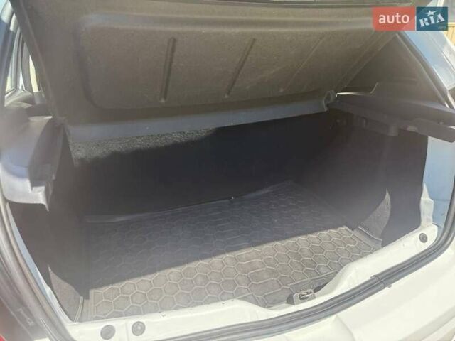 Білий Дачія Sandero, об'ємом двигуна 1.2 л та пробігом 220 тис. км за 4250 $, фото 10 на Automoto.ua